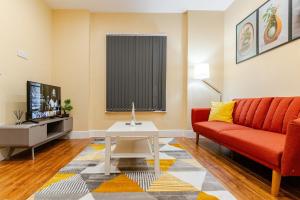 Cozy Modern Flat Walsall Town Centre with Wi-Fi