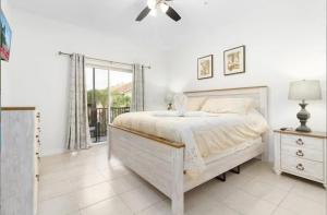 Oakwater Resort Home w Arcade & Pool Table - 15 Min to Disney