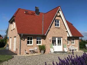 Ferienhaus " Strandhus " an der Ostsee, Sauna, Kamin, Strandkorb, free W-LAN by SEASIDE