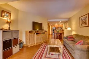 Condo with Hot Tub Access - Quick Bus Trip to Ski! - Heeney
