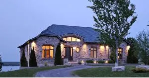 Loyalist House - Bongard