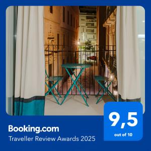 Spacious and luxurious mezzanine apartment in historic center