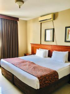 Emakhosini Hotel On East