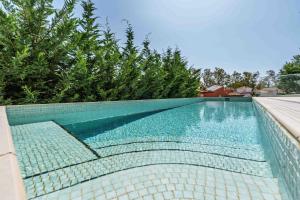 Fabulosa Villa Foresta en Torremolinos para familias con piscina privada