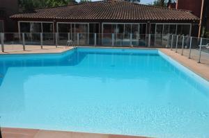 Studio Albatros en RDJ avec Terrasse, Parking privé, Piscine, proche Golf St Donat