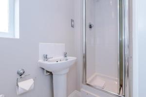 Charming Townhome Retreat, close to Manchester