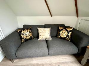 Glastonbury Secret Retreat - 1 BD Split-Level Apt, Sleeps 3