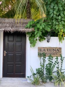 La Luna Boutique Dhangethi