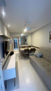 Apt todo reformado, 180m da praia região central BC