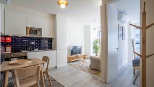 TrindadeFlat w AC by LovelyStay