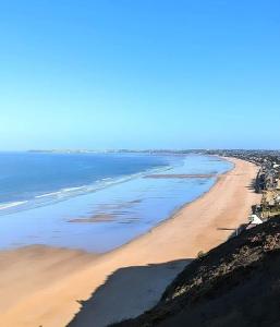 Cottage chalet standing 6 ou 12 pers avec mon 2 ème chalet à lEdune résidence de vacances location wifi inclus piscine couverte chauffée à 150m de la plage