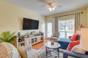 Great Location! Quiet Galveston Gem 1 Mi to Shore