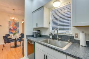 Great Location! Quiet Galveston Gem 1 Mi to Shore