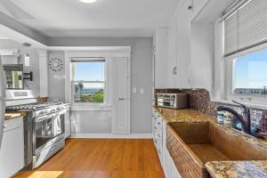 Bankers Hill Hideaway with AC Views and Parking