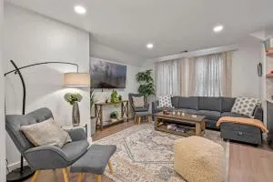 Family Friendly 3BD Oasis-Parking, WIFI & Pets OK! - 比弗利