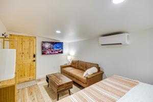 Fire Pits and Gazebo Lakefront Escape in Terry!