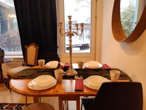 Cozy Independent House with Free Parking and 20 mins to center