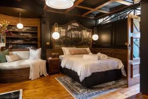 Luxurious Victorian Charm In Muizenberg - Westlake