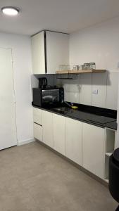 Monoambiente Amoblado con Heladera y Cocina