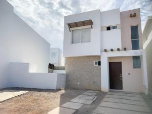 Casa con alberca privada en Almarena