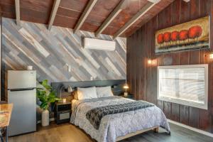 Private Deck and Views Frazier Mountain Cabin