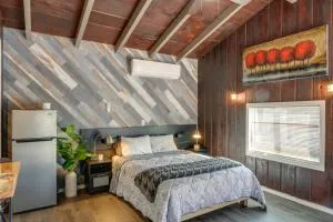 Private Deck and Views Frazier Mountain Cabin - Lebec