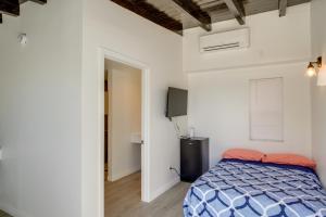 Mountain Views Minimalist California Studio