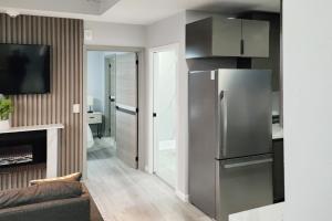 Modern High-Rise Apartment - 4