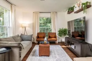 Comfy Duplex w 2 Kings Sofa Bed - Alcoa