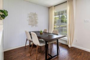 Comfy Duplex w 2 Kings Sofa Bed