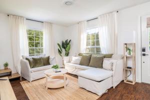 Cozy Duplex w King Bed 2 Full