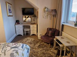 Twin Room with Private Bathroom room in Warwick Lodge