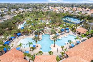 Spacious 6 bed 6 bath Sleeps 16 Heated Pool Jacuzzi 12 miles from Disney