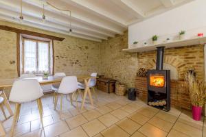 Maisons de vacances Maison de campagne renovee proche Argenton Sur creuse : photos des chambres