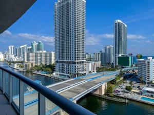 Luxury 3 bedroom condo with pool