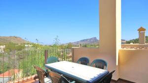 Two Bedroom Apartment with Pool and Sea Views