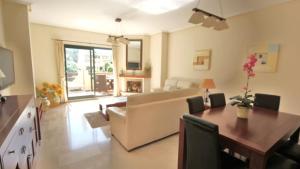 Two Bedroom Apartment with Pool and Sea Views