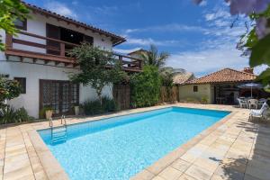 Casa com 4 Suítes e Piscina em Búzios | PZ 1214