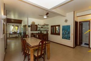 Casa com 4 Suítes e Piscina em Búzios | PZ 1214