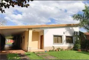Casa en el centro de Encarnacion con tres habitaciones - 恩卡纳西翁