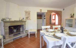 2 Bedroom Beautiful Home In Massarosa