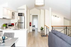 Sea & Mountain view T2 with balcony - Panoramic Attic by Sabugo House