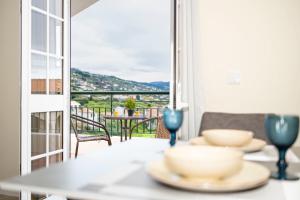 Sea & Mountain view T2 with balcony - Panoramic Attic by Sabugo House