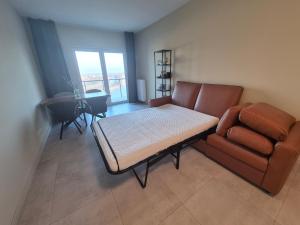 17th Floor with River View Panorama