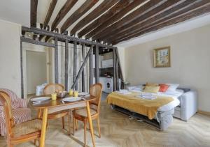 Typical & Charming flat near St Germain - Mid-term