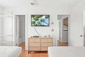 Two Bouys and a Gull