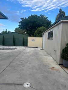 The Compact Cube - One-Bedroom Apartment on Summer