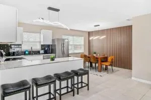 Relaxing Family Getaway with heated Pool and Spa - Sunrise