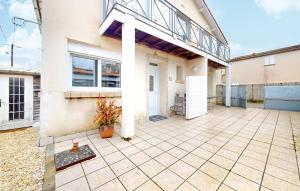 Maisons de vacances Cozy Home In Saint-Georges-De-Didon : photos des chambres