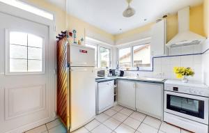 Maisons de vacances Cozy Home In Saint-Georges-De-Didon : photos des chambres